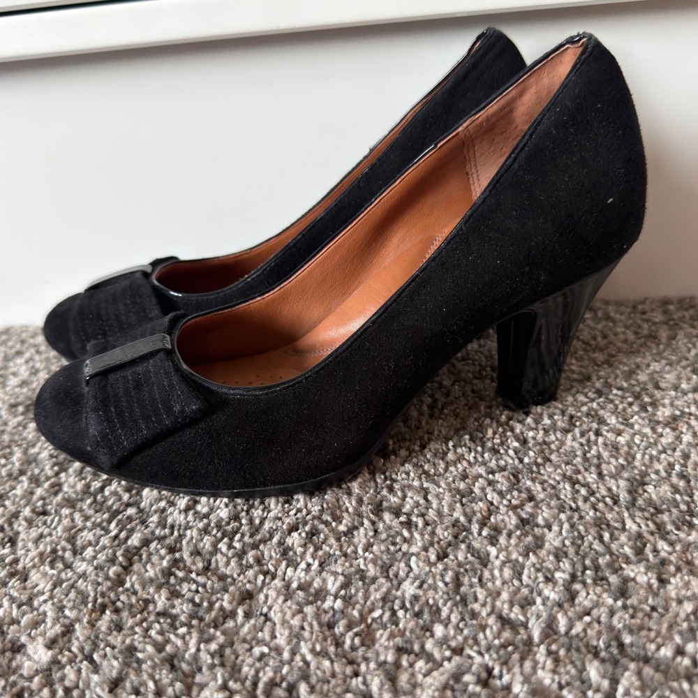 Clarks Artisan Black Suede Bow Pumps Heels 32667 Womens Size 8M
